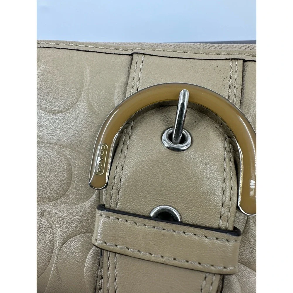 Coach Campbell Embossed Leather Wallet Clay Bisque‎ Large Zip Around RARE